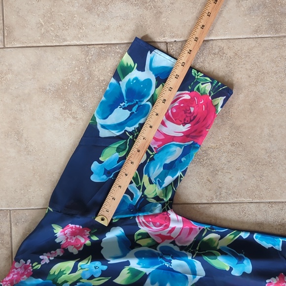 Feminine flowy floral kimono - Picture 5 of 8